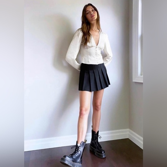 Aritzia Sunday Best Tatiana Blouse - Picture 2 of 10